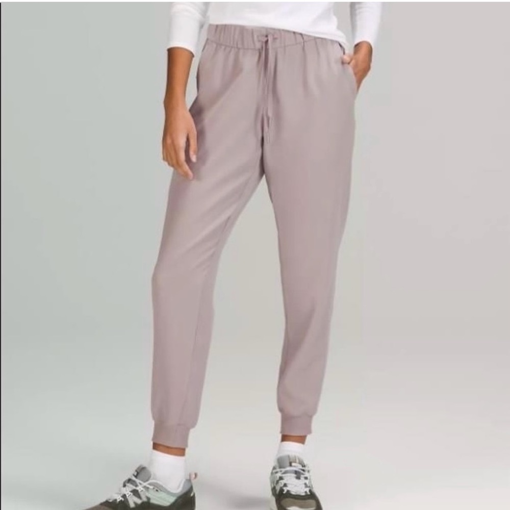 Lululemon On the Fly Joggers, Size 8